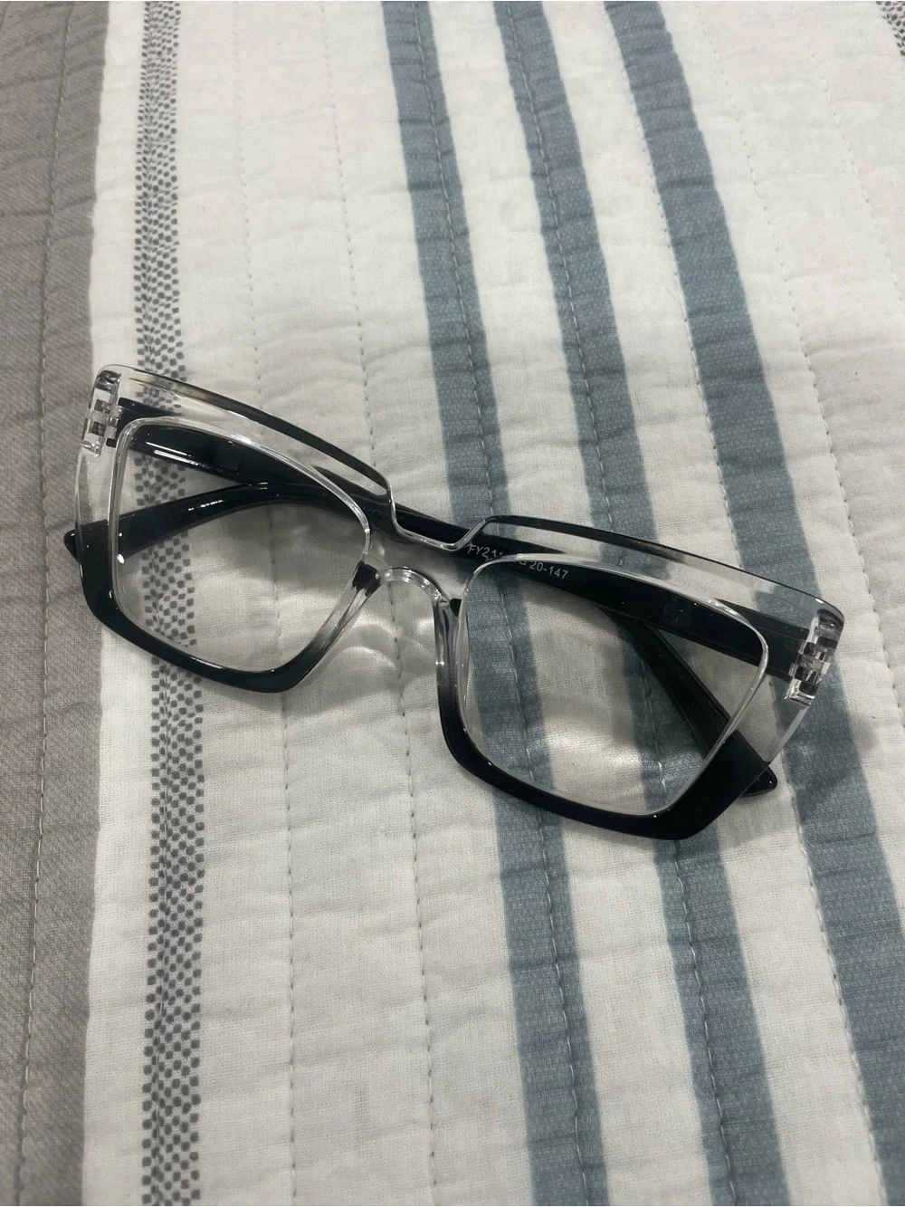 Clear-to-Black Oversized Cat-Eye Glasses +3.00